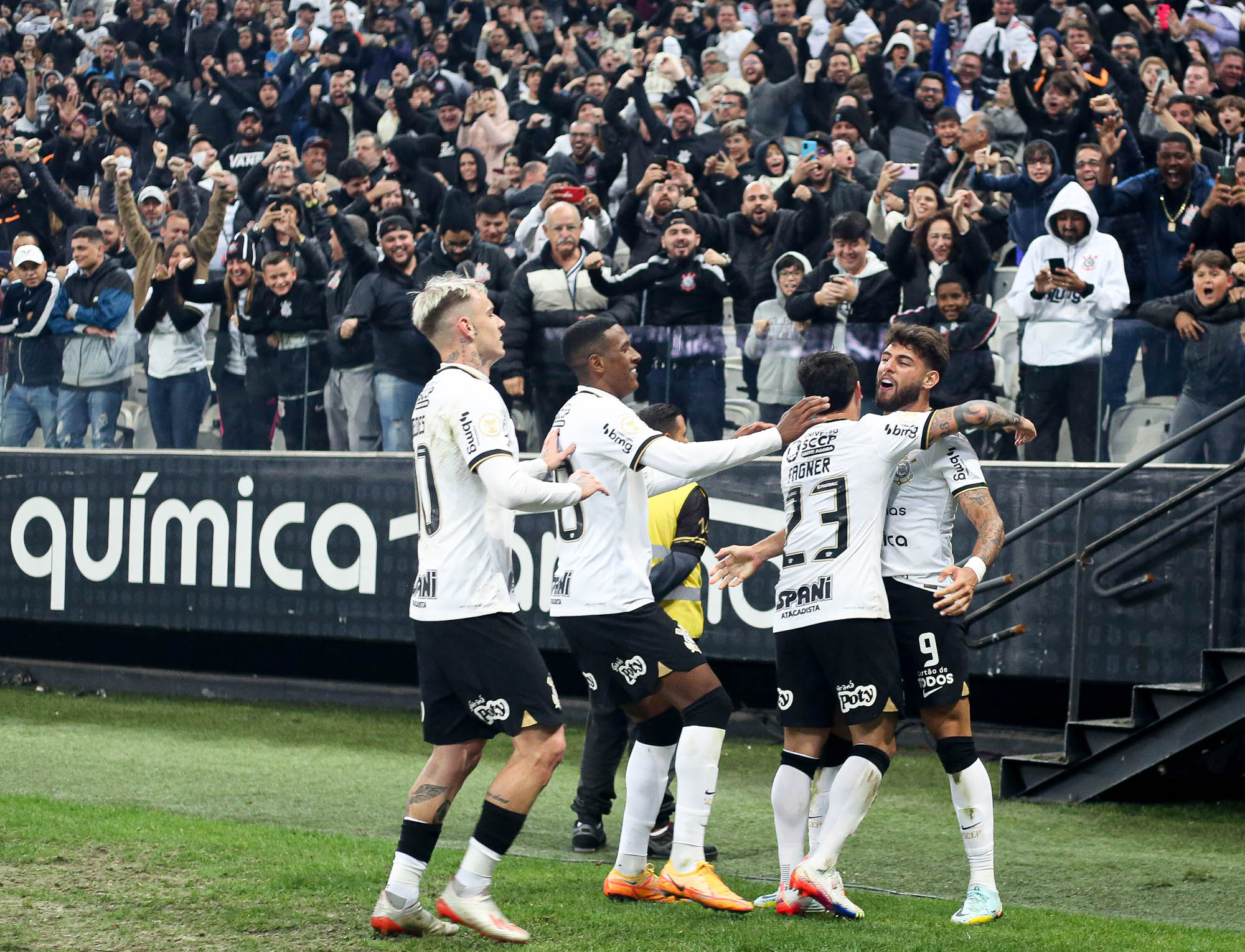 Apoio a artilheiro e emoção por cria do Terrão marcam vitória do  Corinthians na Sula; veja tuítes