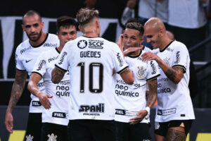 Jogadores do Corinthians comemoram gol na Neo Química Arena