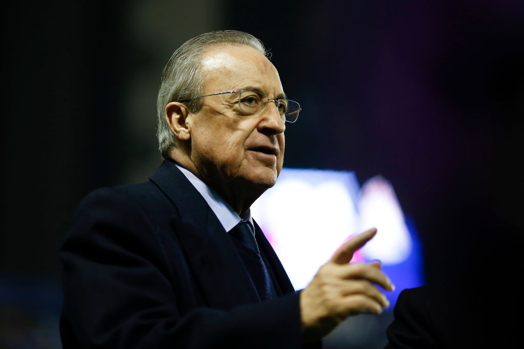 Florentino Pérez, presidente do Real Madrid, busca contratação de zagueiro ex-Corinthians