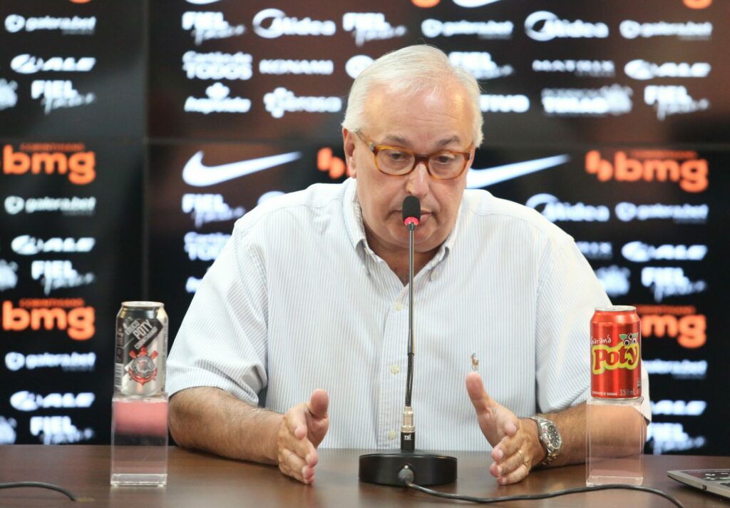 Diretor do Corinthians fala sobre futuro de Fausto Vera