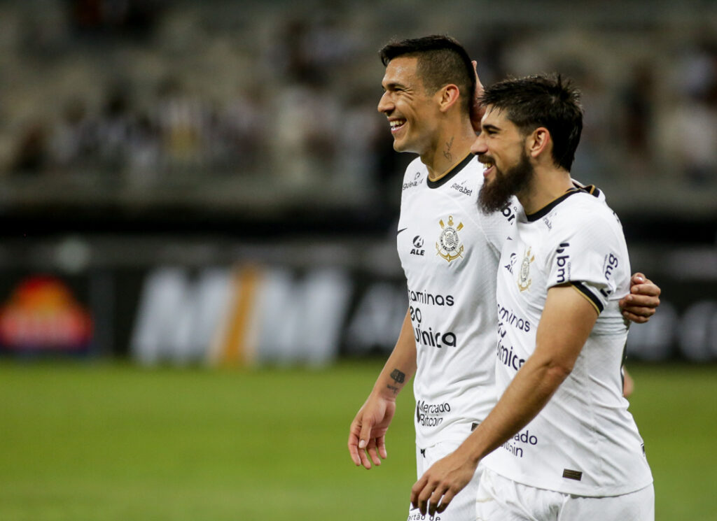 Bruno Méndez e Balbuena, zagueiros do Corinthians