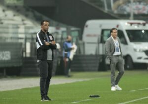 Fernando Lázaro, técnico do Corinthians