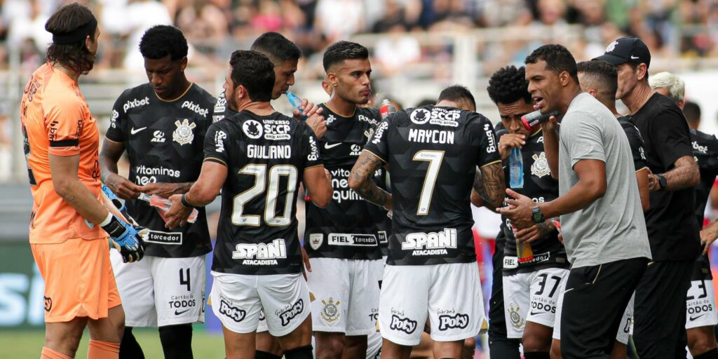 Fernando Lazaro, técnico do Corinthians