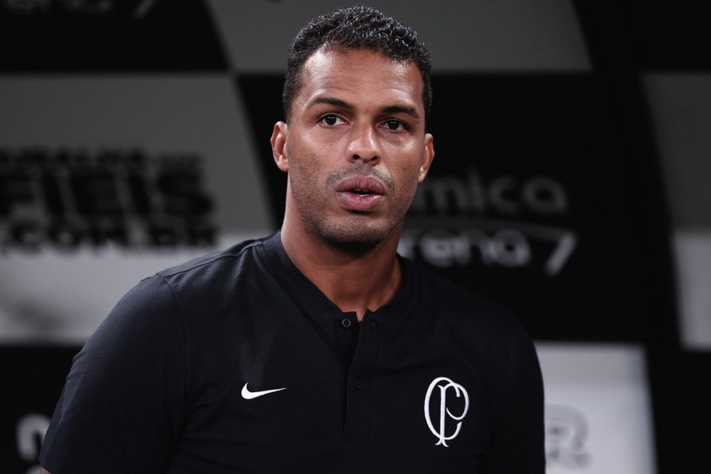 Fernando Lázaro explicou mudança de peças no Corinthians