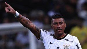 Foto: Ettore Chiereguini/AGIF - Paulinho é amado pela Fiel.