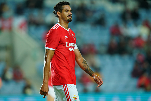 Lucas Veríssimo já foi liberado pelo Benfica para acertar com outro clube