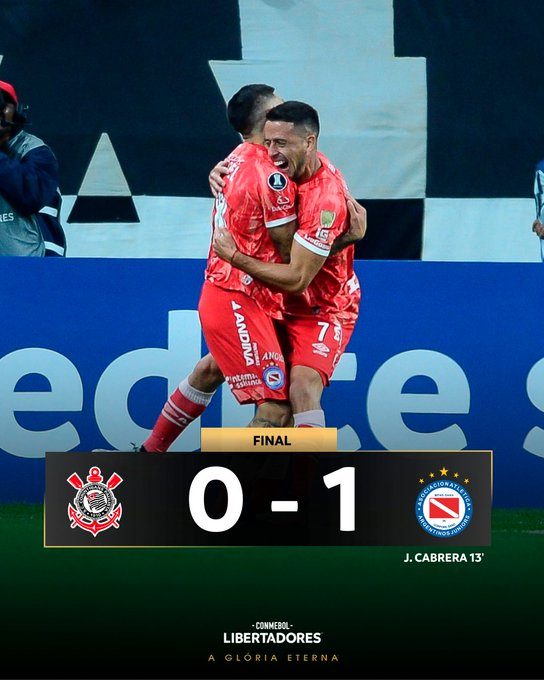 Empate entre Corinthians e Argentinos Juniors faz Róger Guedes