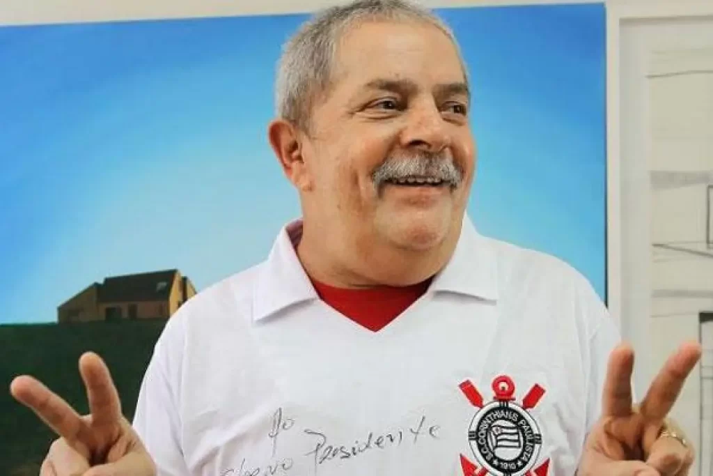 Foto: Reprodução - Lula é torcedor do Corinthians assumido.