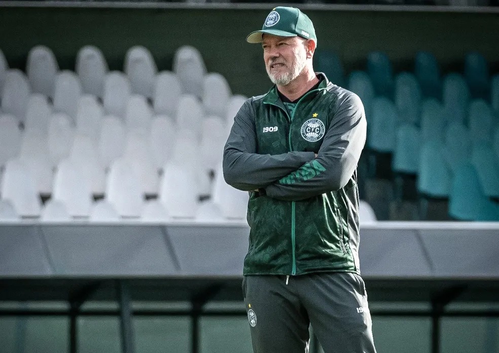 Foto: Divulgação/Coritiba - Treinador teria a intenção de emprestar um atacante do Corinthians.