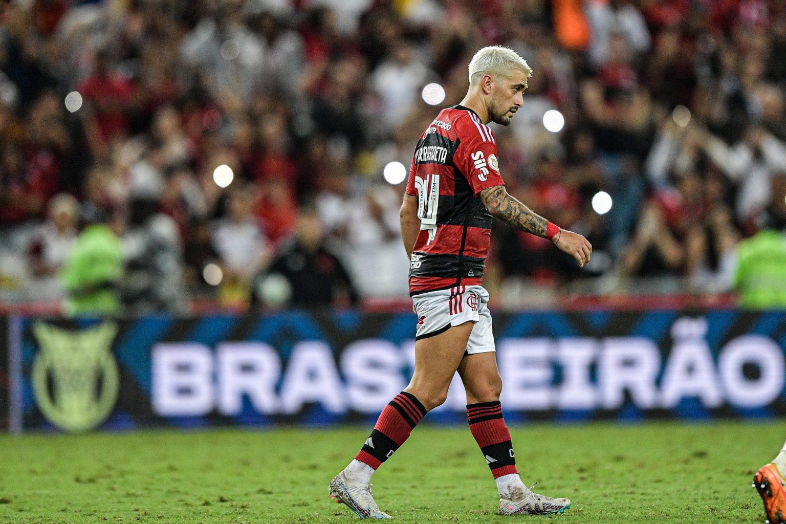 Salários de afastados e reservas do Corinthians pagariam Arrascaeta 'numa boa'; veja valores