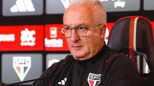 Foto: Foto: Rubens Chiri / saopaulofc - Dorival estava livre no mercado ao Corinthians na época.