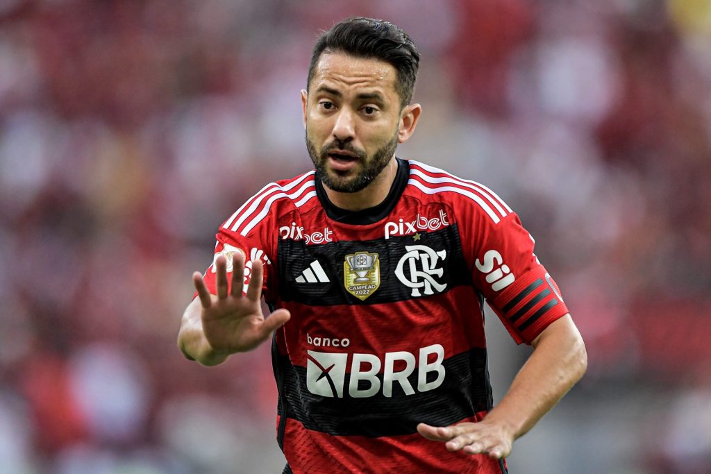 Éverton Ribeiro, do Flamengo, é alvo do Corinthians - Foto: Thiago Ribeiro/AGIF