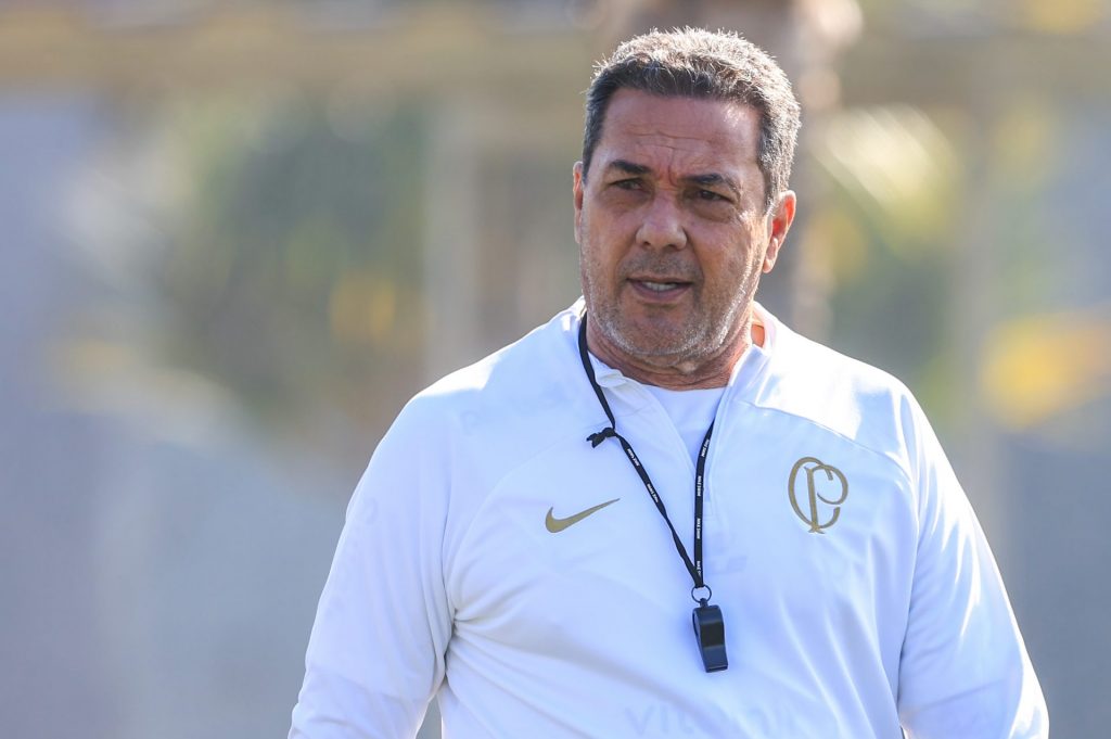 Luxemburgo recebe "surpresa" no Corinthians - Foto: Marcello Zambrana/AGIF