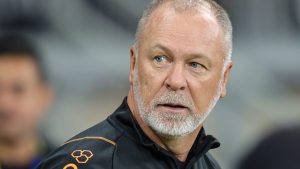 Mano Menezes quer aplicar um chapéu no Corinthians - Foto: Gilson Junio/AGIF.