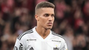 Pedrinho passou pelo Galo - Foto: Robson Mafra/AGIF.