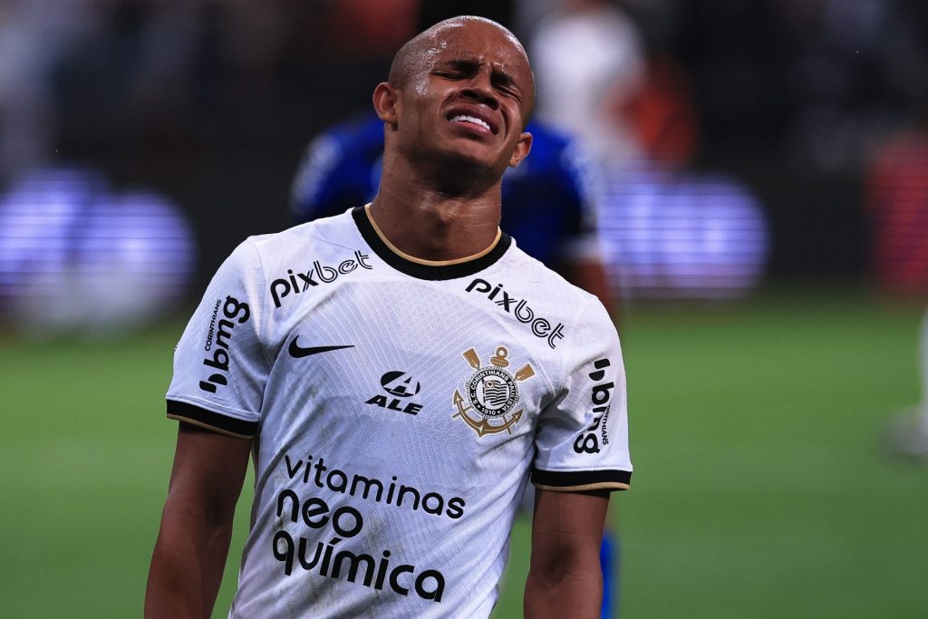 Pedrinho causa 'treta' no Corinthians - Foto: Ettore Chiereguini/AGIF