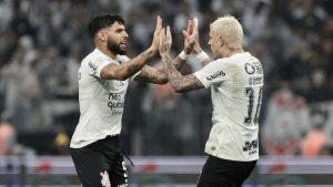 Yuri Alberto e Guedes eram titulares do Corinthians - Foto: Marcello Zambrana/AGIF