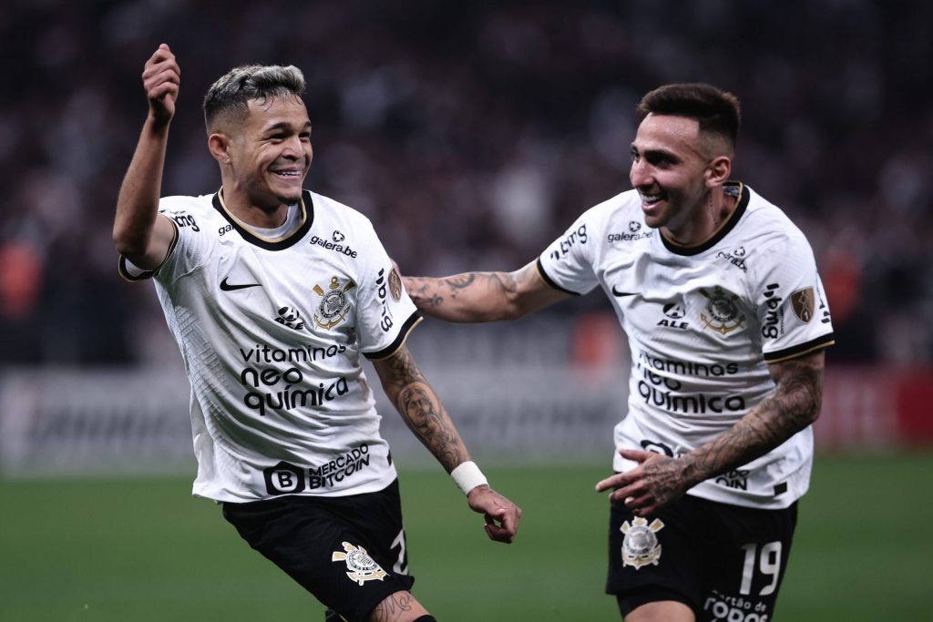 Atacante deve ser negociado pelo Corinthians - Foto: Ettore Chiereguini/AGIF