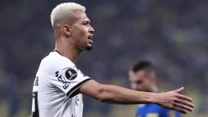 Foto: Ettore Chiereguini/AGIF - João Victor teve destaque no Corinthians.