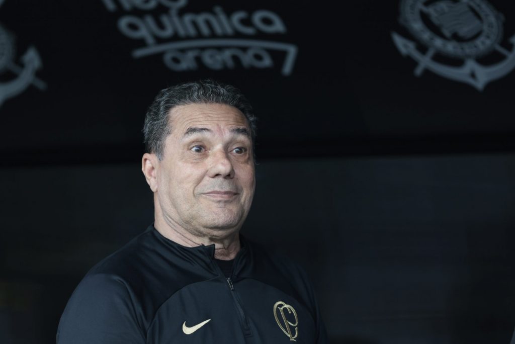 Foto: Marcello Zambrana/AGIF - Corinthians de Luxa precisa reagir o quanto antes.