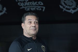 Foto: Marcello Zambrana/AGIF - Corinthians de Luxa precisa reagir o quanto antes.