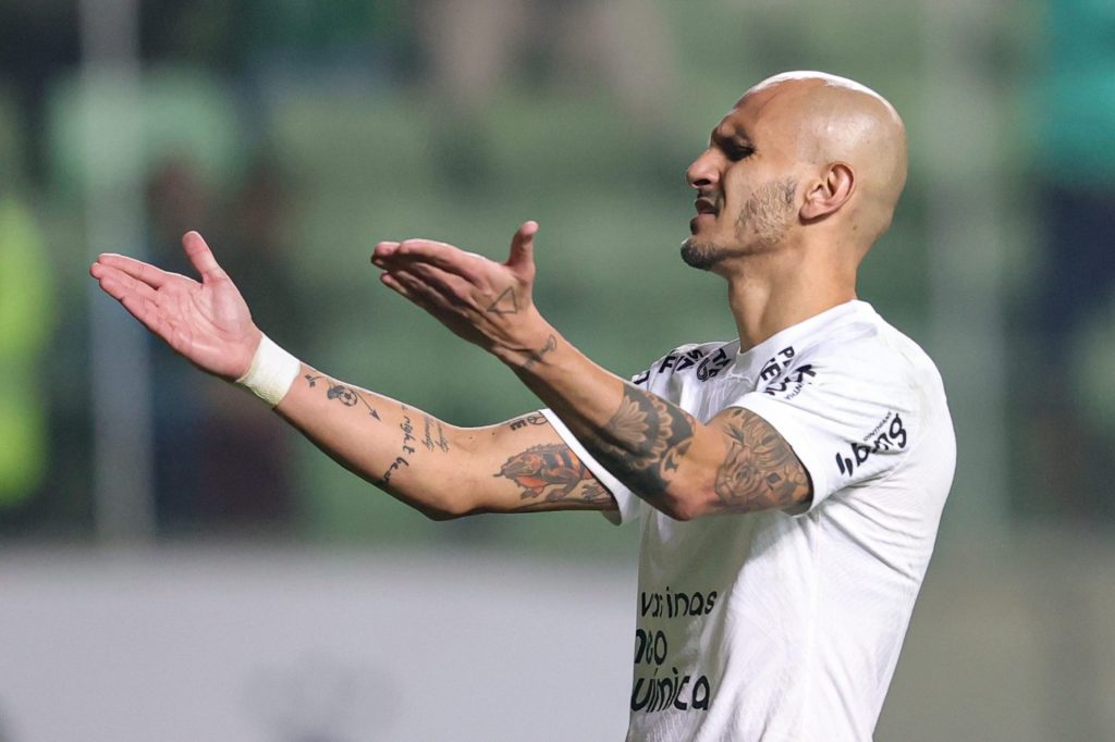 Foto: Gilson Junio/AGIF - Fábio Santos falou do Corinthians.