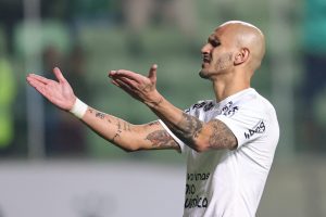 Foto: Gilson Junio/AGIF - Fábio Santos falou do Corinthians.