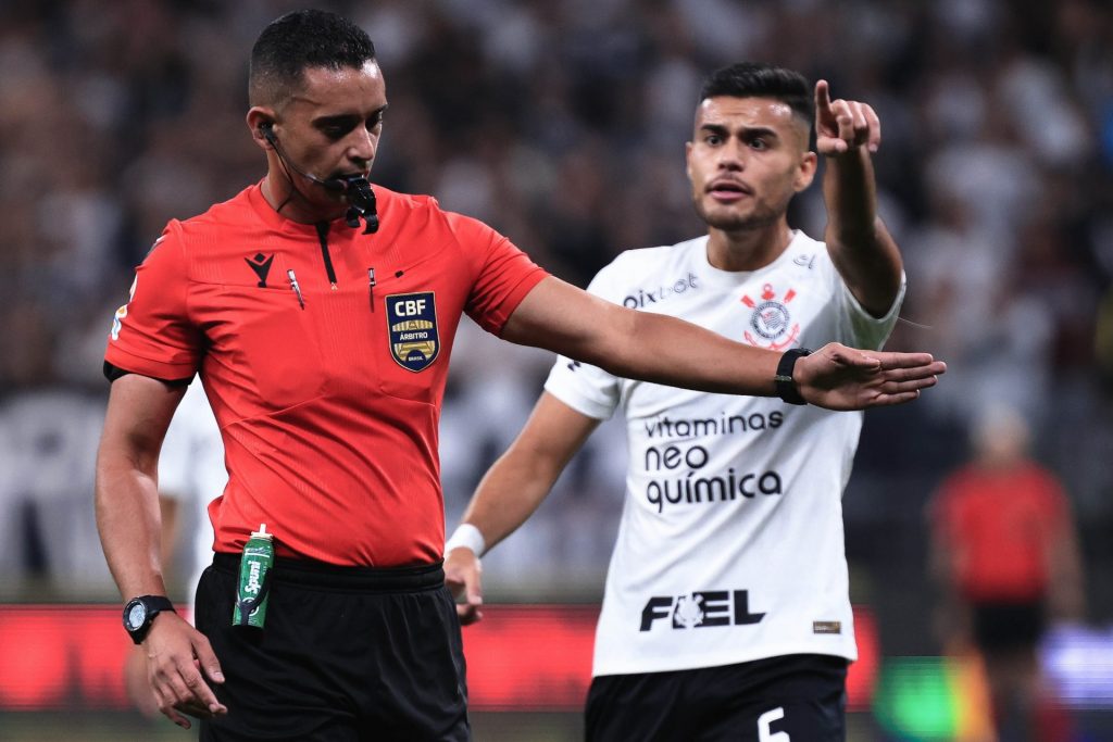 Foto: Ettore Chiereguini/AGIF - Corinthians pode "rodar" após anotação do árbitro.