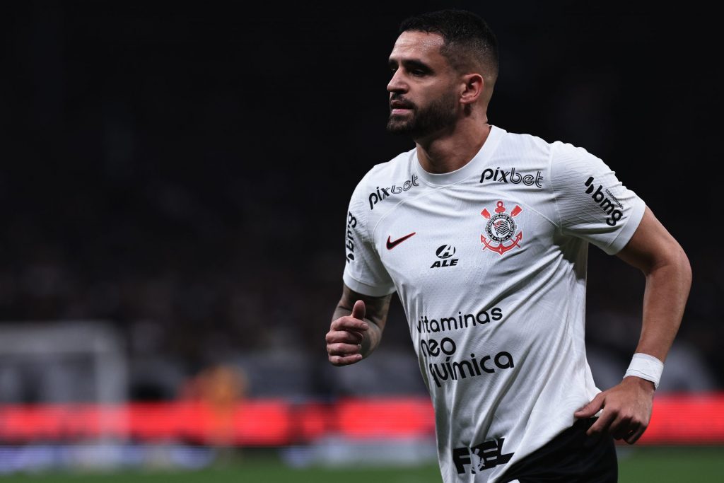 Renato Augusto tem situação exposta no Corinthians - Foto: Ettore Chiereguini/AGIF