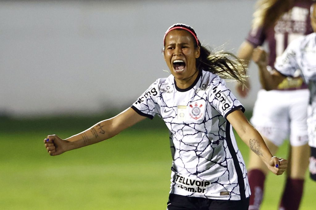 Publicação da FPF gera "treta" entre jogadoras de Corinthians e Palmeiras - Foto: Thiago Calil/AGIF