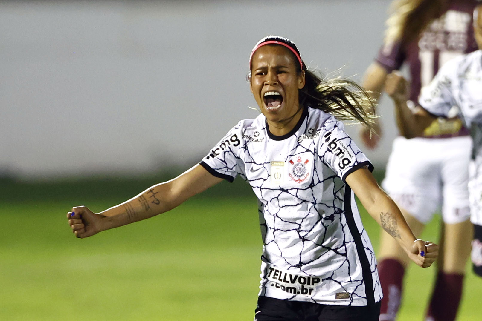 Vic Albuquerque reclama de jogos do Corinthians pela manhã e comenta novo  posicionamento em campo