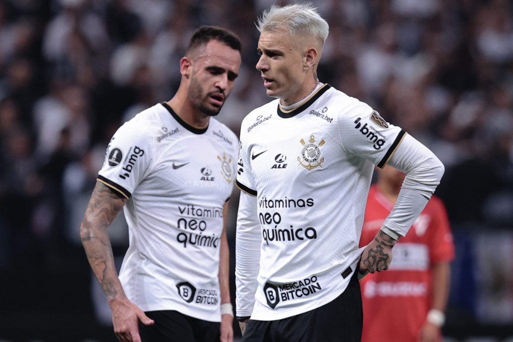 Foto: Ettore Chiereguini/AGIF - Guedes não joga, mas Renato deve iniciar no banco do Corinthians.