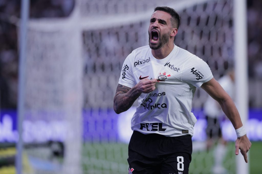 Foto: Ettore Chiereguini/AGIF - Craque do Corinthians tem contrato apenas até o fim de 2023.