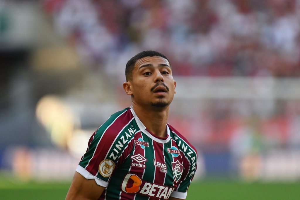 Foto: Thiago Ribeiro/AGIF - André, do Fluminense, está na lista junto com um gringo do Corinthians.