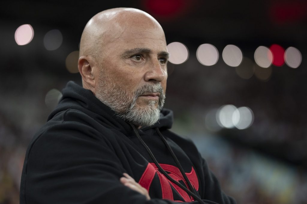 Volante pode ser integrado ao time de Sampaoli - Foto: Jorge Rodrigues/AGIF