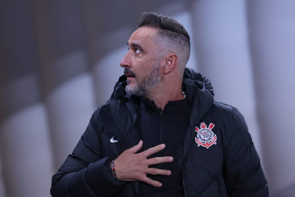 Vítor Pereira deixou o Corinthians de forma conturbada - Foto: Marcello Zambrana/AGIF