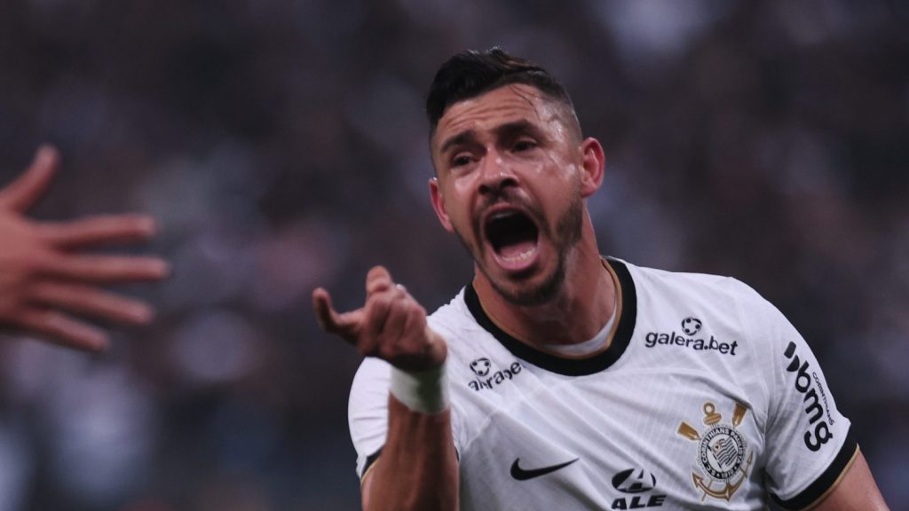 Foto: Ettore Chiereguini/AGIF - Giuliano acabou sendo dispensado no Corinthians.