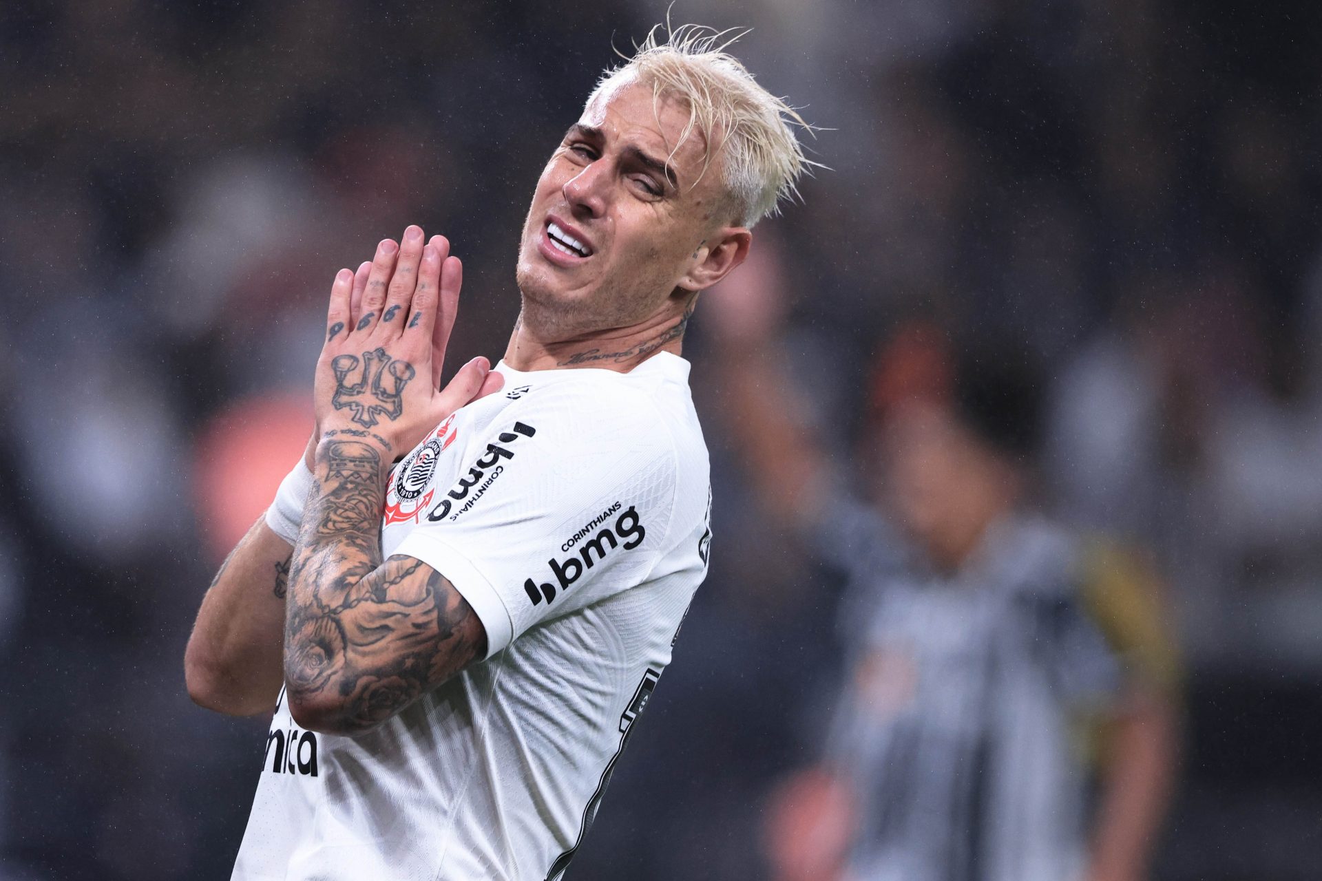 Róger Guedes confirma saída do Corinthians e fala em “sonho” de jogar no  Catar