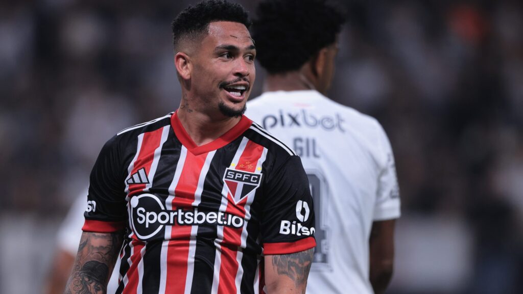 Luciano é flagrado provocando o Corinthians - Foto: Ettore Chiereguini/AGIF