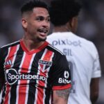 Luciano é flagrado provocando o Corinthians - Foto: Ettore Chiereguini/AGIF