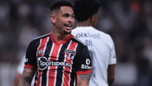 Luciano é flagrado provocando o Corinthians - Foto: Ettore Chiereguini/AGIF