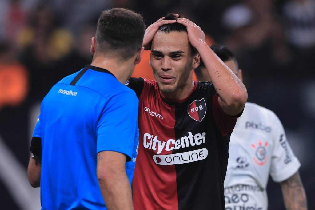 Foto: Ettore Chiereguini/AGIF - Adversário do Corinthians está passando por um momento tenso.