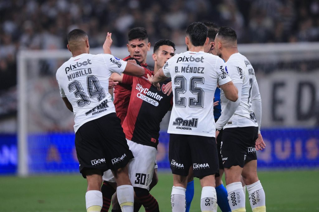 Foto: Ettore Chiereguini/AGIF - Jogo do Corinthians promete muitas emoções.