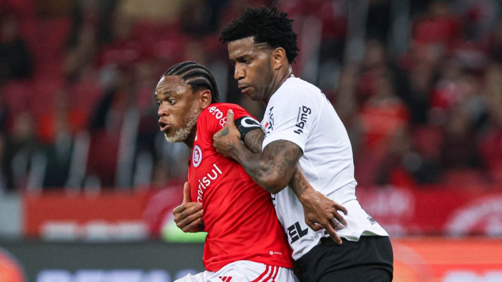 Foto: Maxi Franzoi/AGIF - Gil foi um dos que não escaparam das críticas no Corinthians.