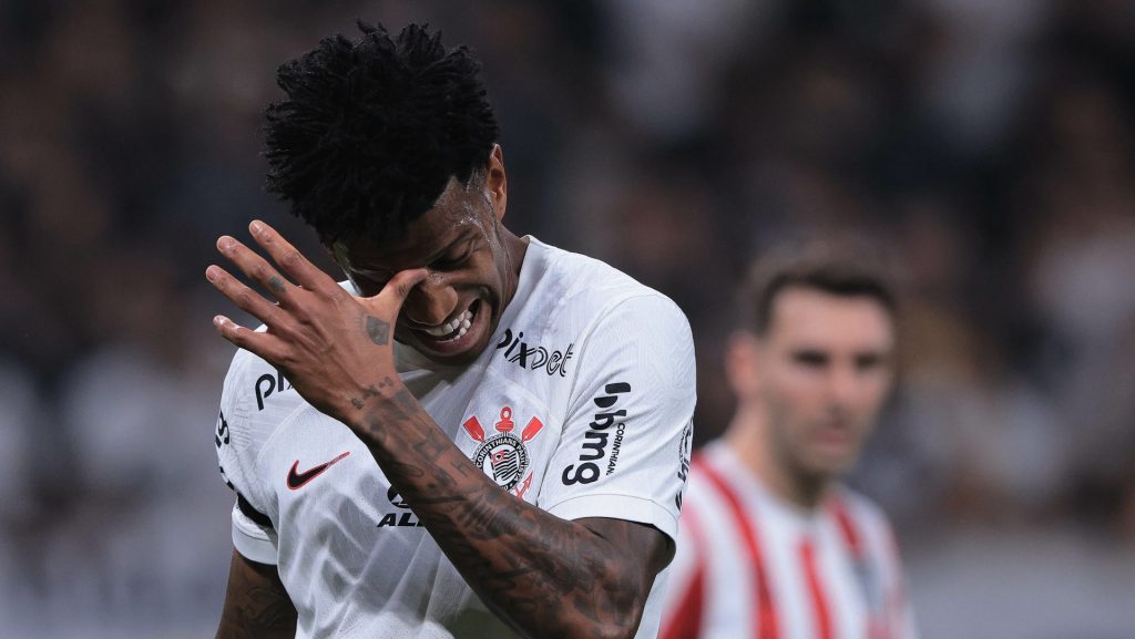 Foto: Ettore Chiereguini/AGIF - Gil tem contrato perto do fim no Corinthians.