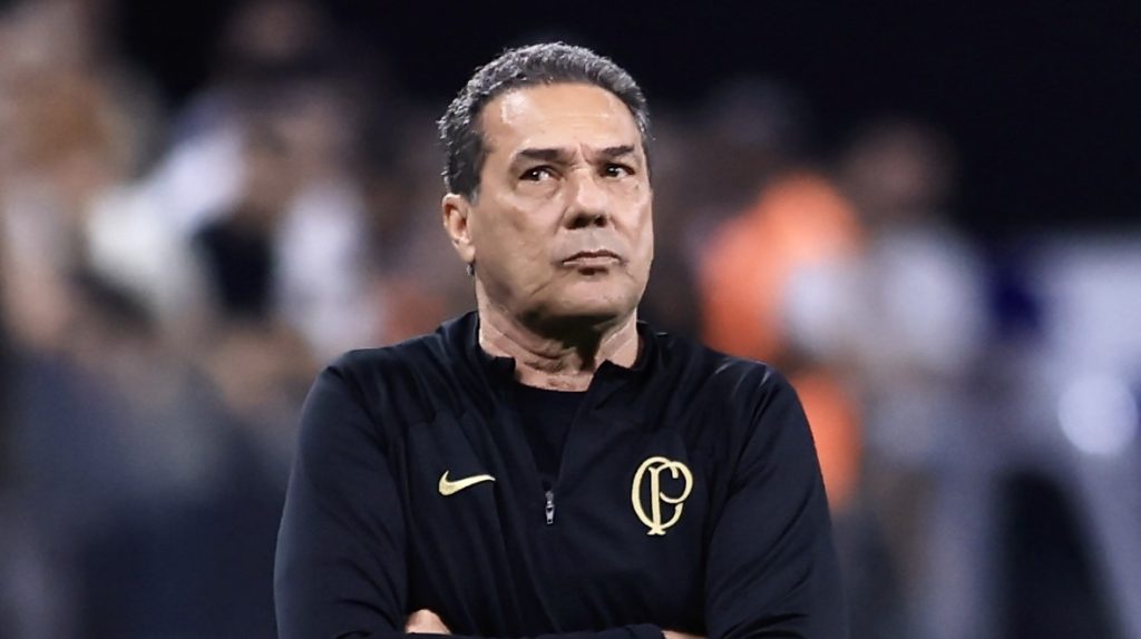 Foto: Marcello Zambrana/AGIF - Técnico do Corinthians reprovou a escolha da arbitragem.