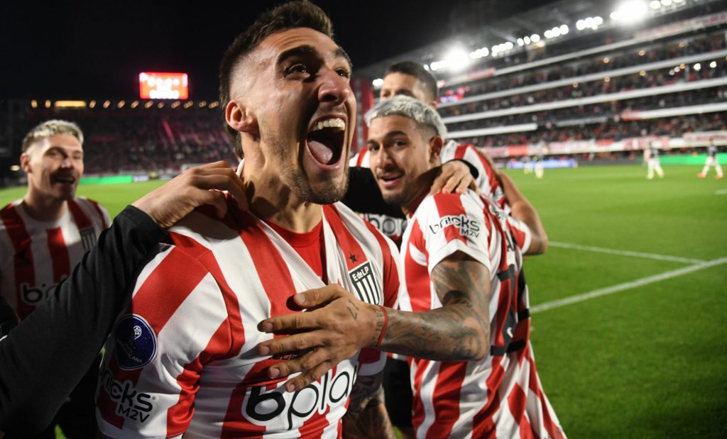 Foto: Fotobairesarg/AGIF - Estudiantes foi elogiado pelo medalhão do Corinthians.