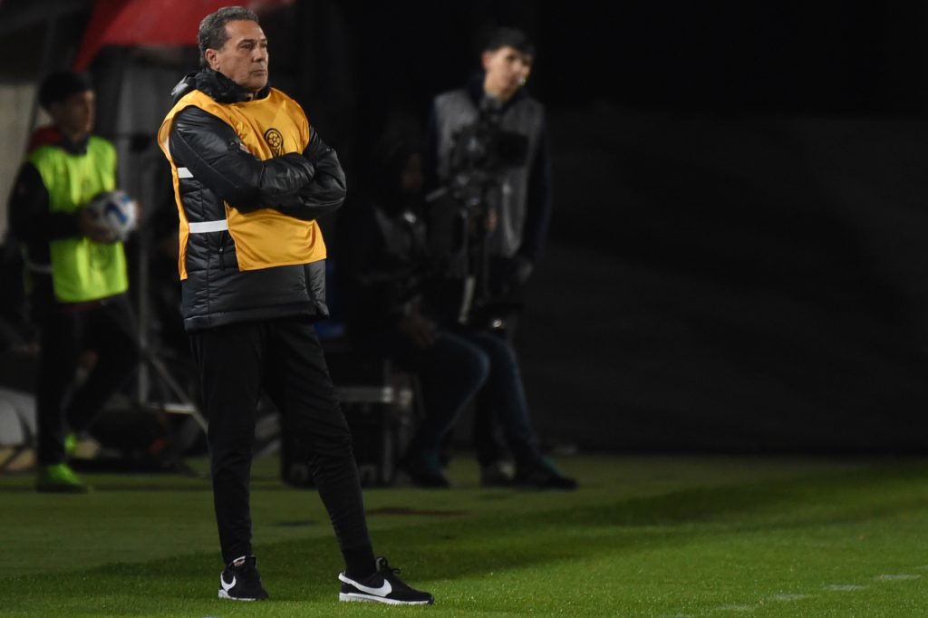 Foto: Fotobairesarg/AGIF - Luxemburgo foi questionado por escolhas em derrota do Corinthians com classificação.