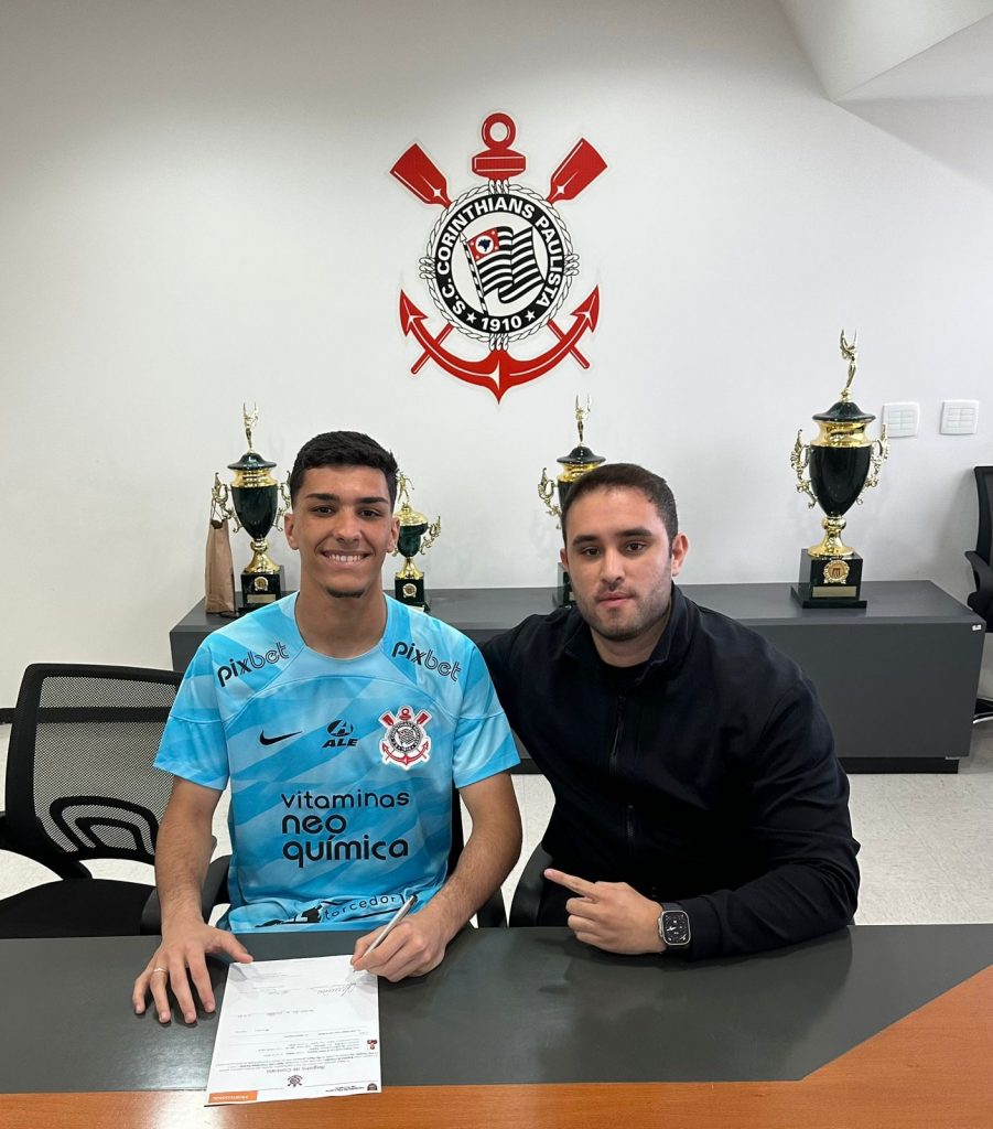 Corinthians assina contrato profissional com goleiro do Sub-17 - Foto: Divulgação