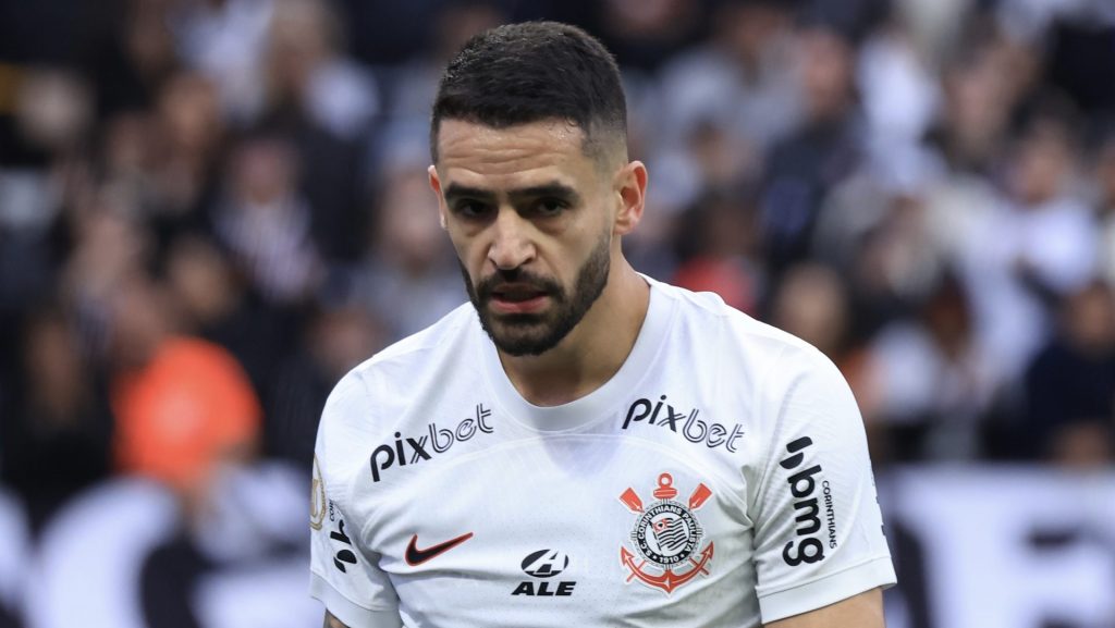 Foto: Marcello Zambrana/AGIF - Renato saiu do Corinthians e deve jogar pelo Fluminense.